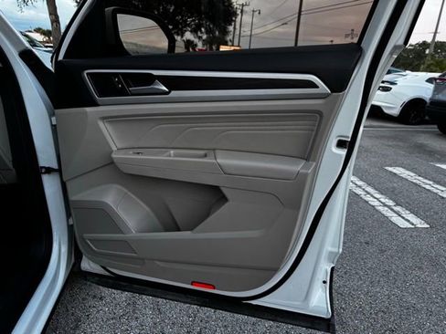 Used 2022 Volkswagen Atlas SE w/ Panoramic Sunroof Package image 10