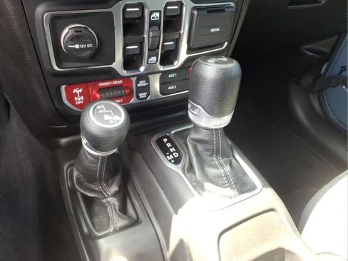 Used 2024 Jeep Wrangler Unlimited Rubicon w/ Technology Group AWD/4WD image 18