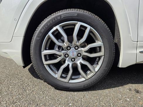 Used 2024 GMC Terrain Denali w/ Denali Premium Package AWD/4WD image 9