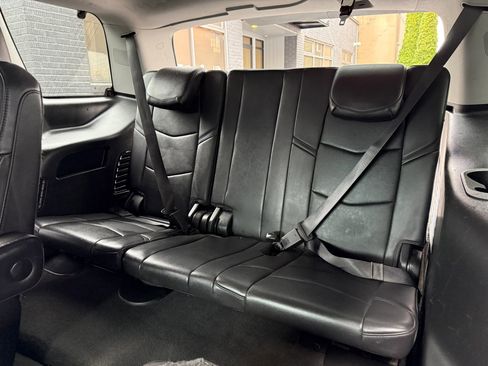 Used 2018 Cadillac Escalade Luxury AWD/4WD image 16