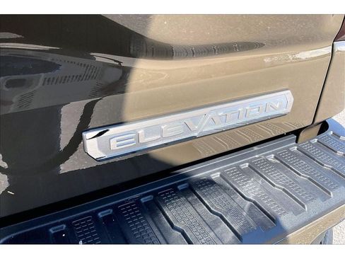 Used 2023 GMC Sierra 1500 Elevation w/ X31 Off-Road Package AWD/4WD image 9