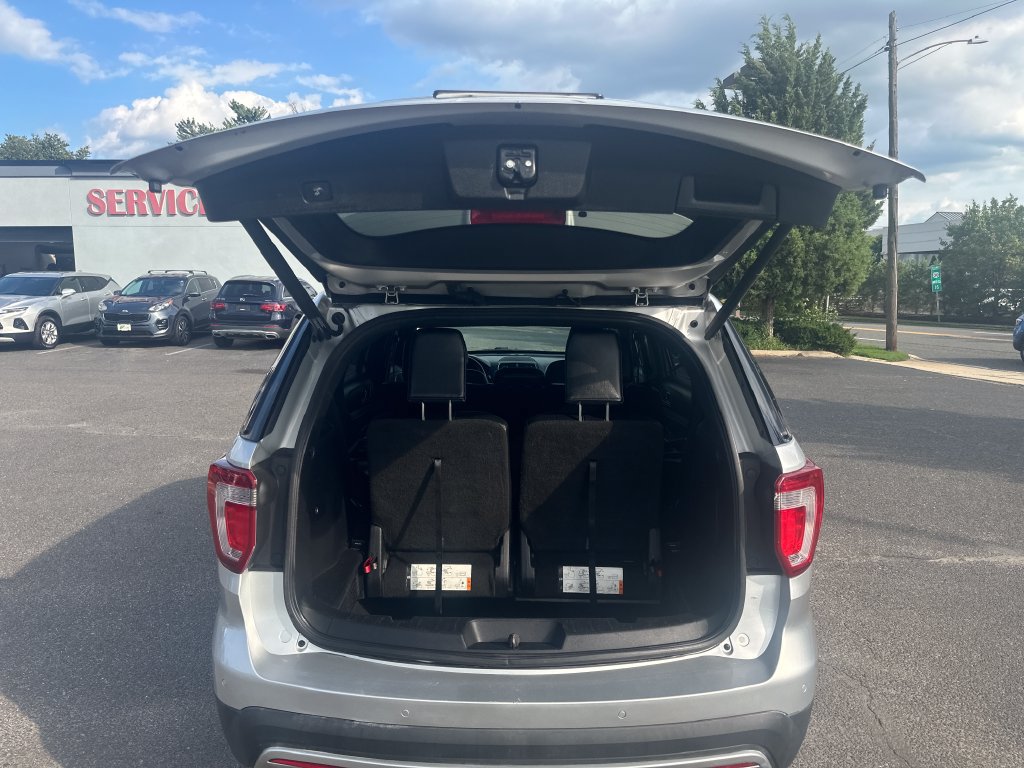 Used 2016 Ford Explorer XLT w/ Equipment Group 202A AWD/4WD image 18
