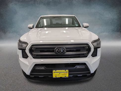 Used 2026 Toyota Tacoma SR5 AWD/4WD image 2