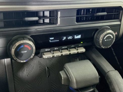 Certified 2025 Toyota 4Runner SR5 AWD/4WD image 17