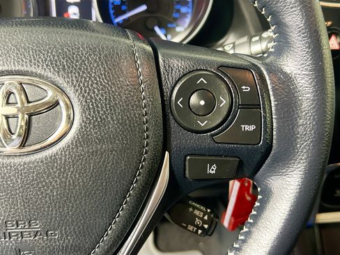 Used 2018 Toyota Corolla iM image 19