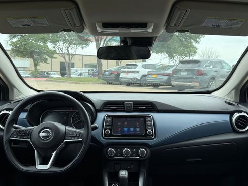 Used 2025 Nissan Versa SV FWD image 33