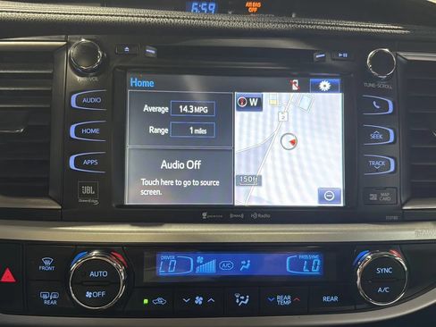Used 2018 Toyota Highlander Limited Platinum AWD/4WD image 18