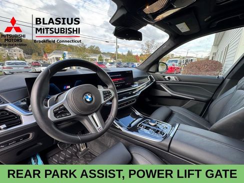 Used 2025 BMW X7 M60i w/ Climate Comfort Package image 11