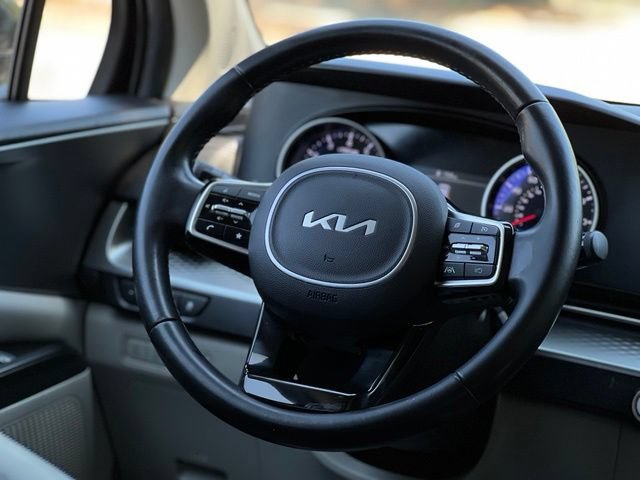 Used 2022 Kia Carnival LX FWD image 28
