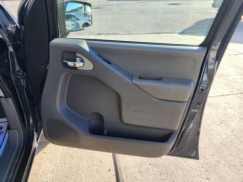 Used 2015 Nissan Frontier SV w/ SV Value Truck Package image 12