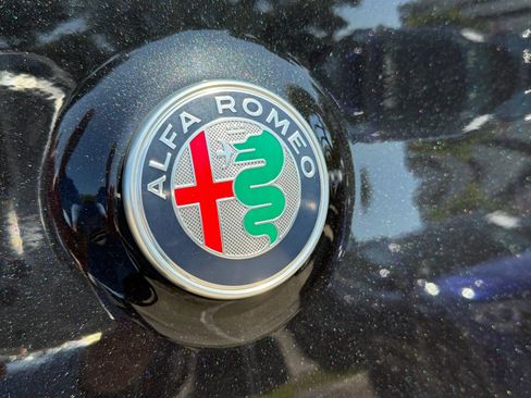 Used 2022 Alfa Romeo Stelvio Ti AWD/4WD image 10