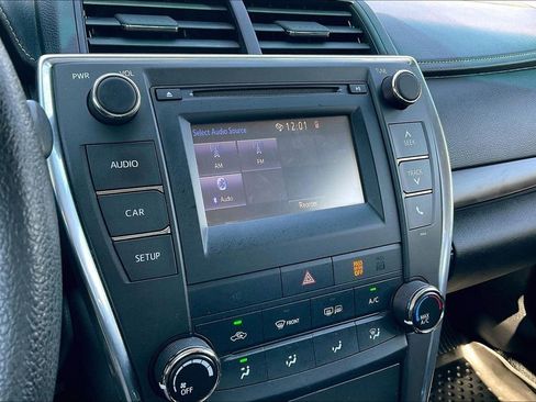 Used 2017 Toyota Camry LE image 24