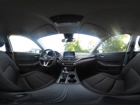 Used 2025 Nissan Altima 2.5 SV FWD image 42