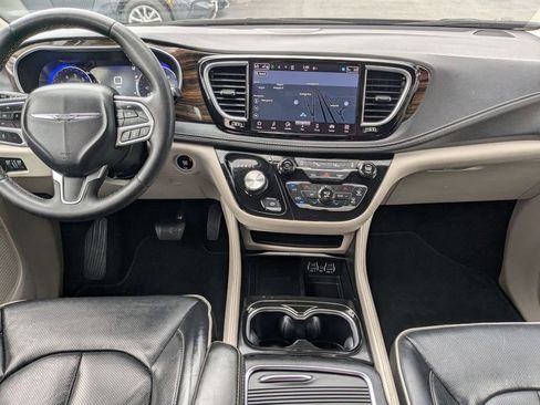 Used 2023 Chrysler Pacifica Limited image 25