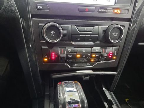 Used 2017 Ford Explorer XLT w/ Equipment Group 202A AWD/4WD image 10