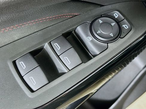Used 2024 Chevrolet Trax RS w/ Sunroof Package FWD image 20