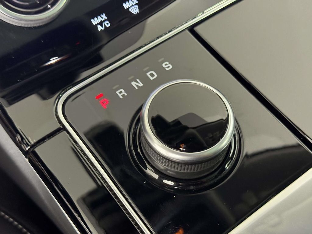 Used 2018 Land Rover Range Rover Velar S AWD/4WD image 28