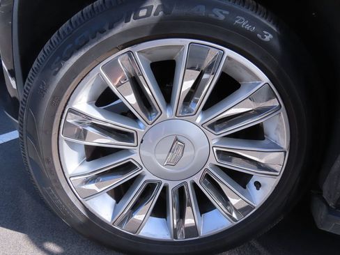 Used 2020 Cadillac Escalade Platinum AWD/4WD image 18