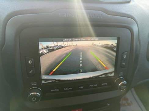 Used 2016 Jeep Renegade Limited image 12