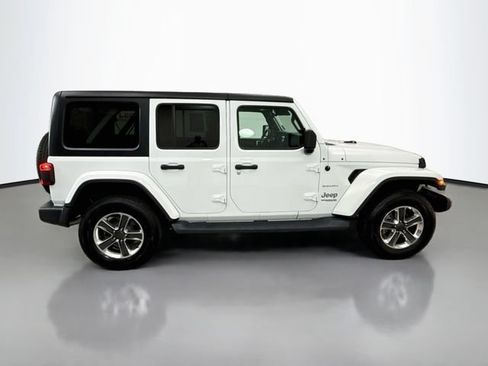 Used 2020 Jeep Wrangler Unlimited Sahara AWD/4WD image 8