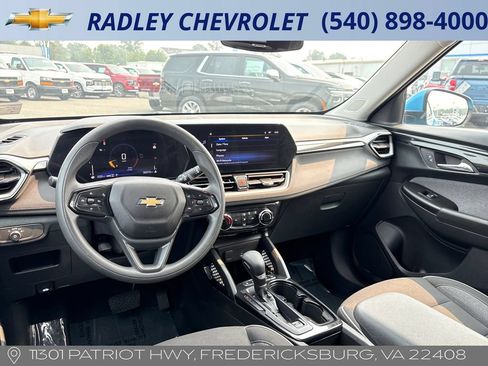 Used 2025 Chevrolet TrailBlazer LT AWD/4WD image 13