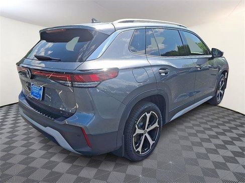 New 2025 Volkswagen Tiguan SE image 6