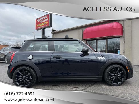Used 2021 MINI Cooper S FWD image 1