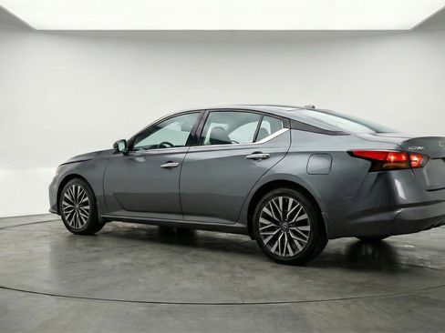 Used 2025 Nissan Altima 2.5 SV image 6