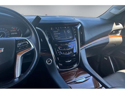 Used 2019 Cadillac Escalade ESV Premium Luxury AWD/4WD image 9