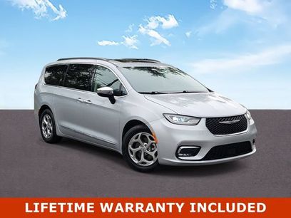 Used 2023 Chrysler Pacifica Limited