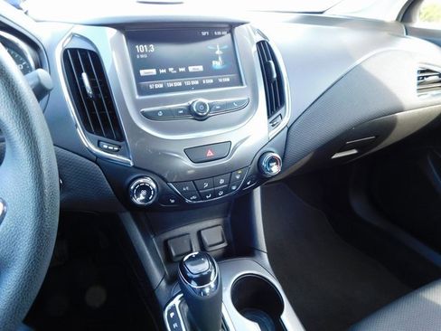 Used 2017 Chevrolet Cruze LT w/ Convenience Package image 29