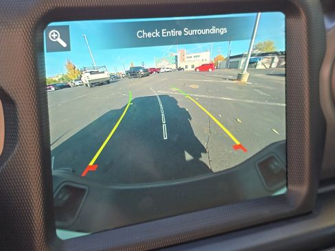 Used 2022 Jeep Gladiator Sport image 4