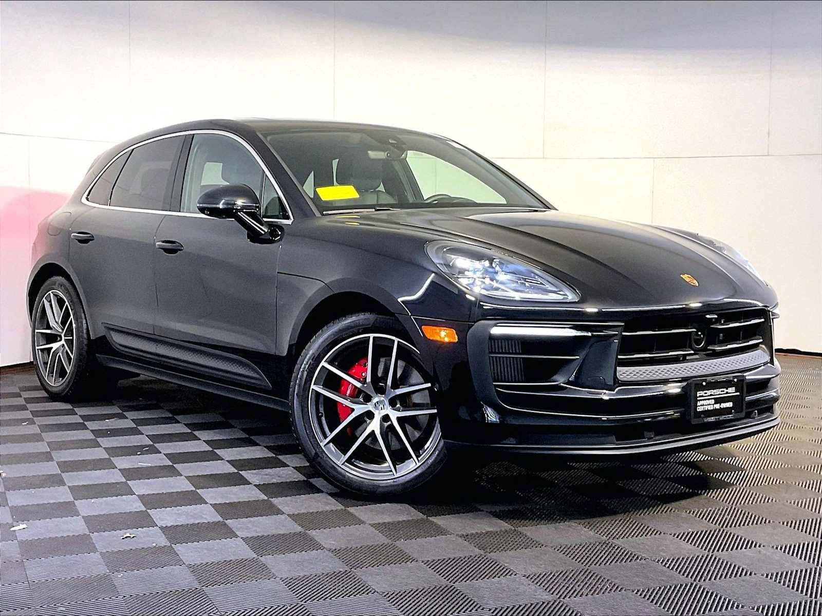 Certified 2024 Porsche Macan S AWD/4WD image 9