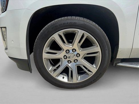 Used 2020 Cadillac Escalade Premium Luxury RWD image 27