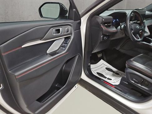 Used 2025 Ford Explorer ST AWD/4WD image 11