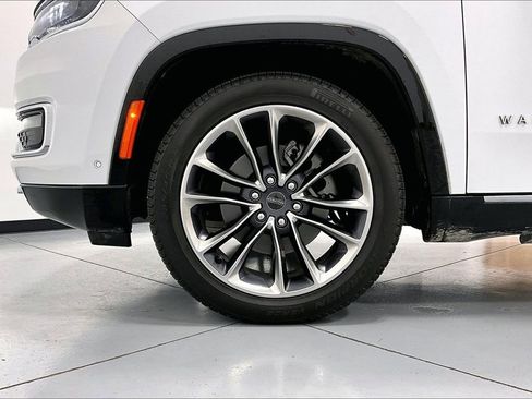 Used 2024 Jeep Wagoneer L Series III w/ Premium Group I AWD/4WD image 10