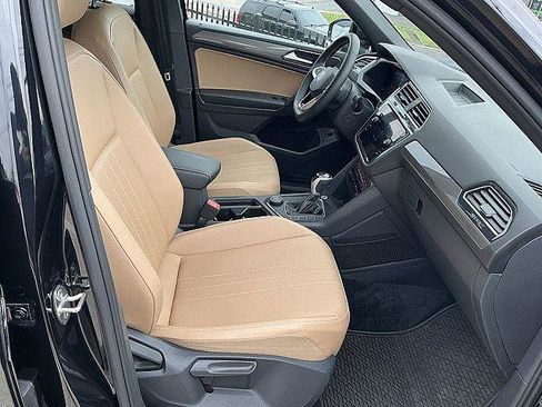 Used 2022 Volkswagen Tiguan SE AWD/4WD image 22