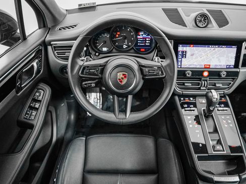Certified 2025 Porsche Macan AWD/4WD image 16