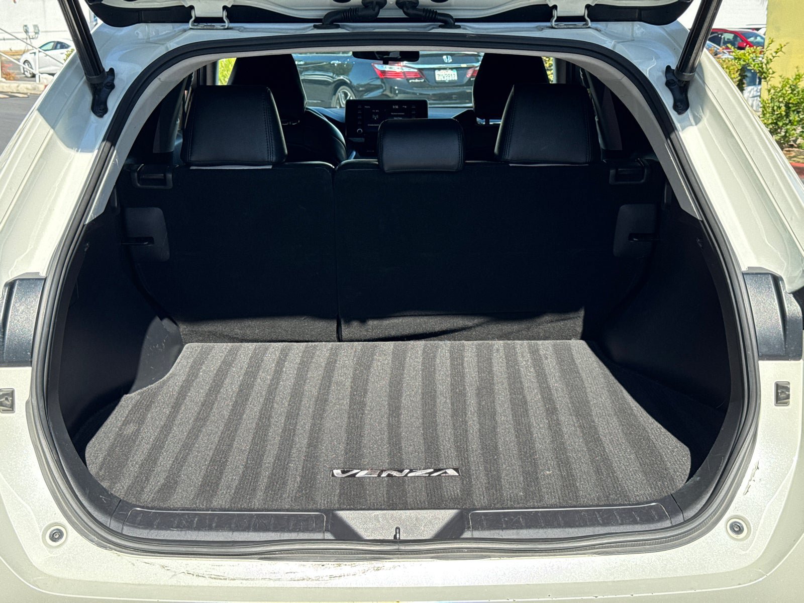 Used 2021 Toyota Venza LE w/ Carpet Mat Package (TMS) AWD/4WD image 12