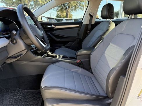 Certified 2025 Volkswagen Jetta SE image 24