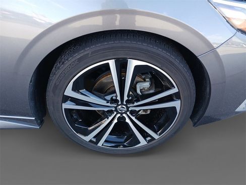 Used 2023 Nissan Sentra SR w/ SR Premium Package image 16