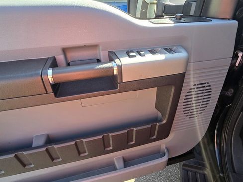 Used 2016 Ford F350 XLT w/ XLT Value Package image 12