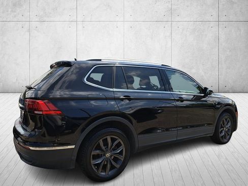 Used 2023 Volkswagen Tiguan SE w/ Panoramic Sunroof Package image 5