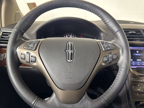 Used 2013 Lincoln MKX FWD image 17