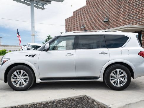 Used 2017 INFINITI QX80 4WD image 3