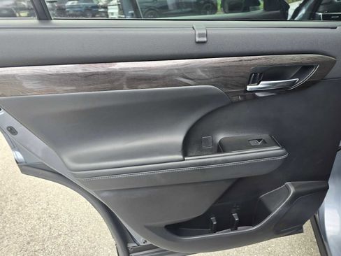 Used 2022 Toyota Highlander Platinum image 21