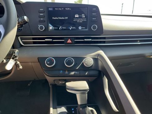 New 2026 Hyundai Elantra SE FWD image 14