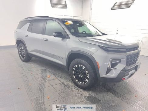 Used 2024 Chevrolet Traverse Z71 AWD/4WD image 3