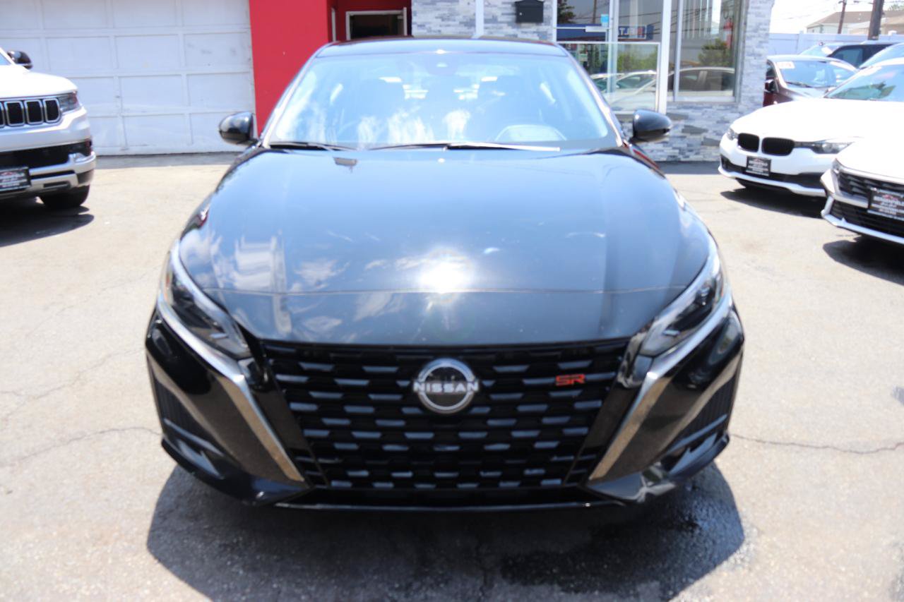 Used 2024 Nissan Altima 2.5 SR FWD image 8