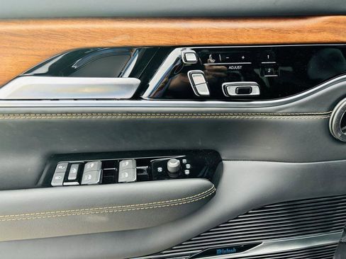 New 2024 Jeep Grand Wagoneer Series III image 17